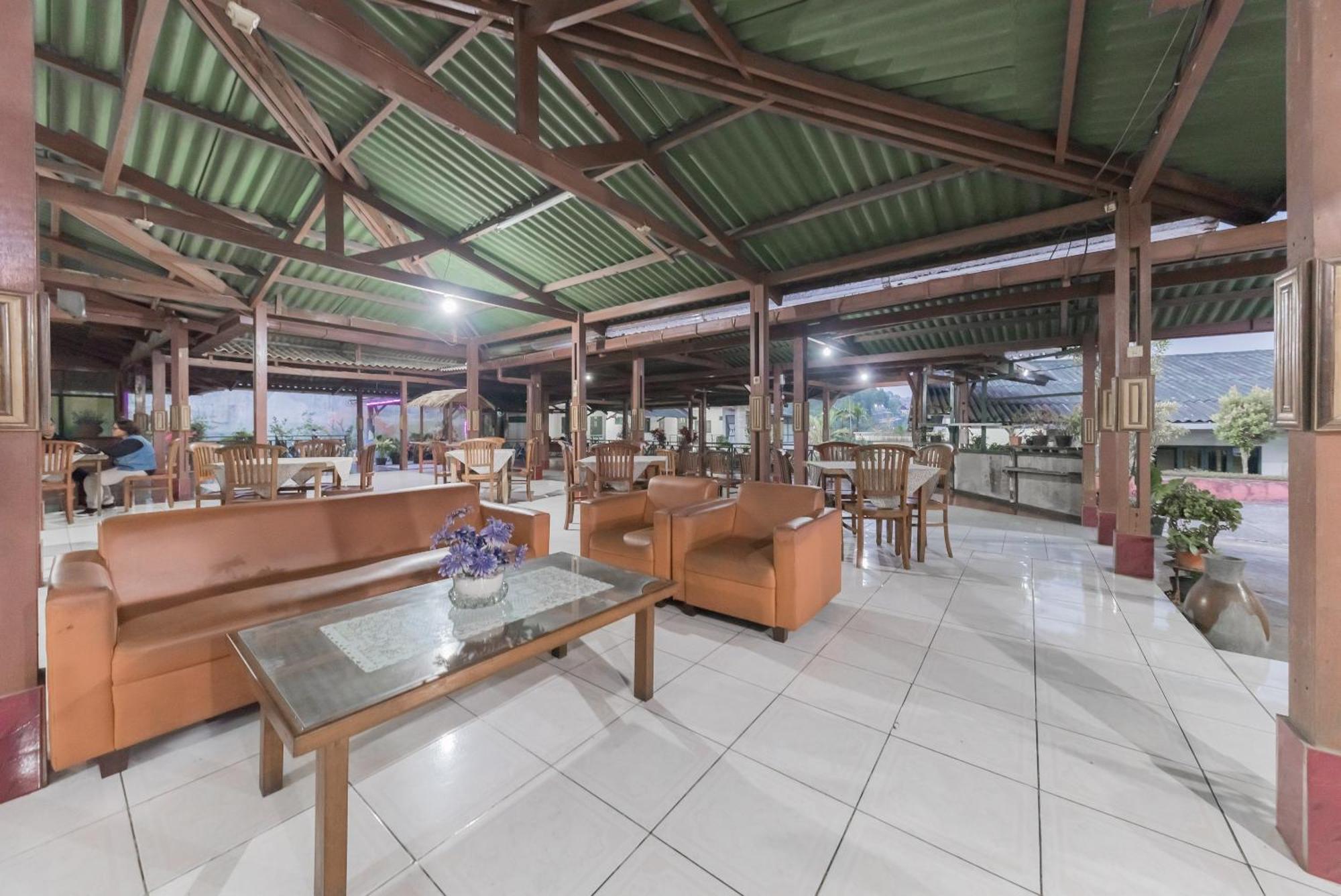 Reddoorz Plus At Hotel Griya Astoeti Bogor Eksteriør billede