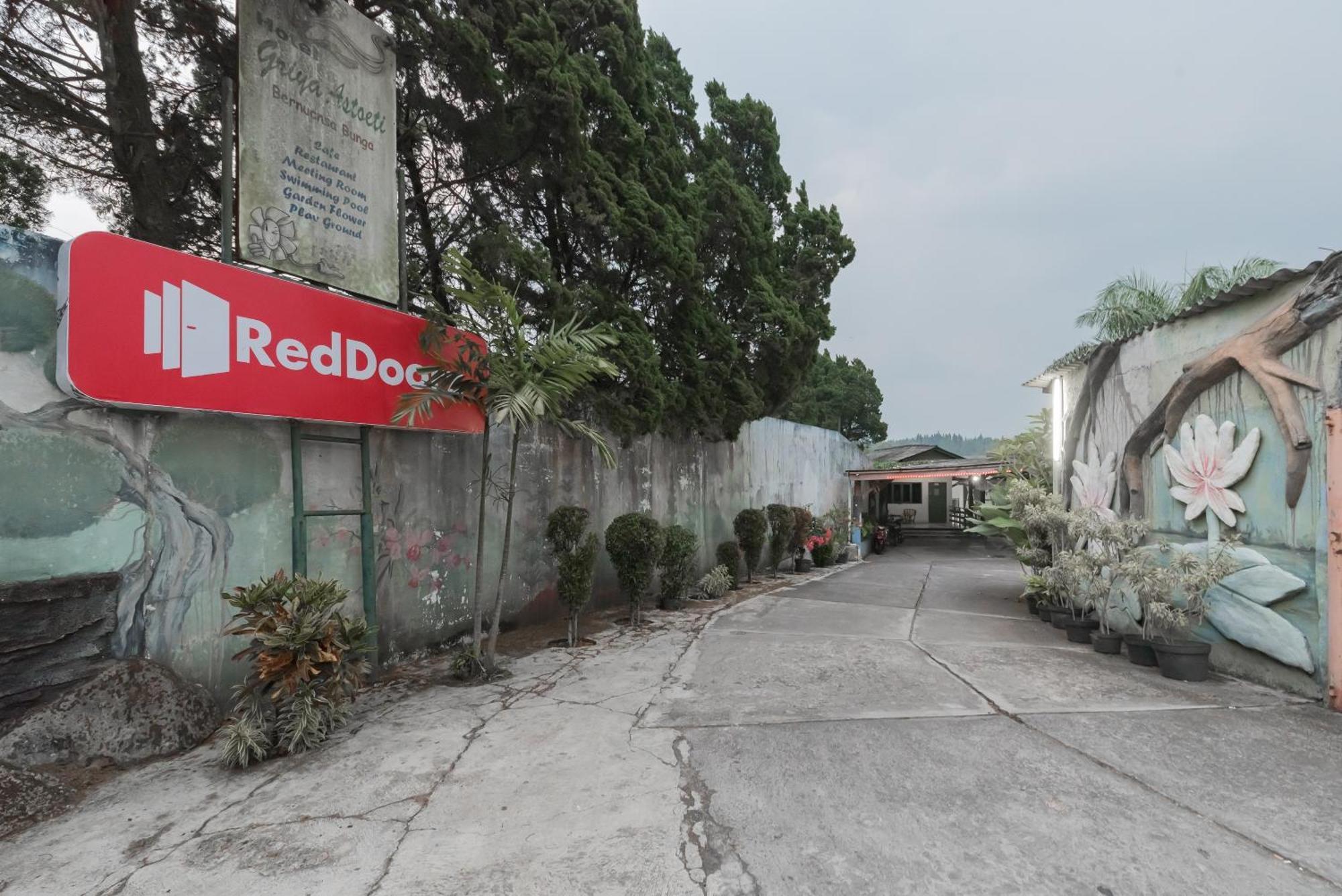 Reddoorz Plus At Hotel Griya Astoeti Bogor Eksteriør billede