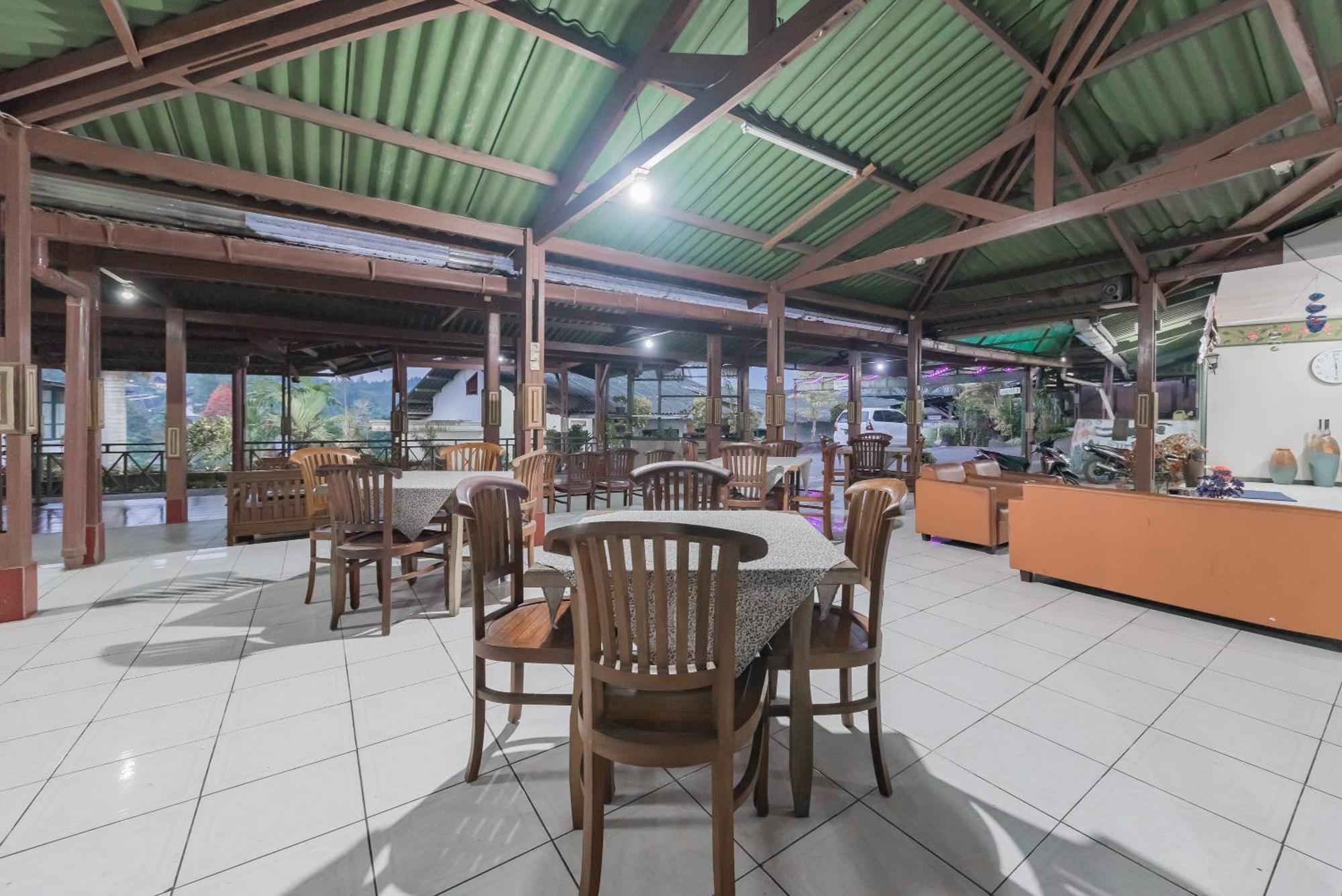 Reddoorz Plus At Hotel Griya Astoeti Bogor Eksteriør billede