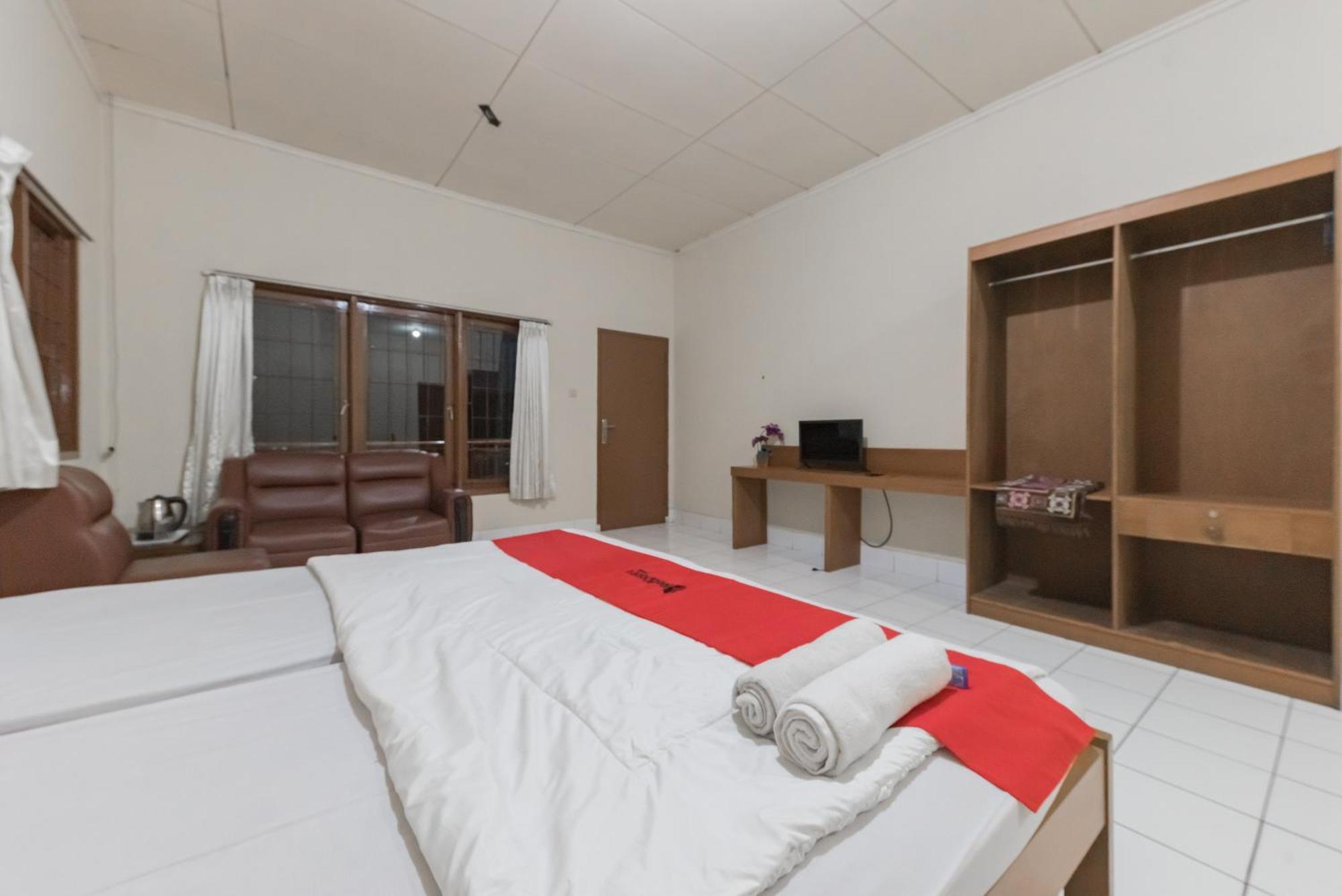 Reddoorz Plus At Hotel Griya Astoeti Bogor Eksteriør billede