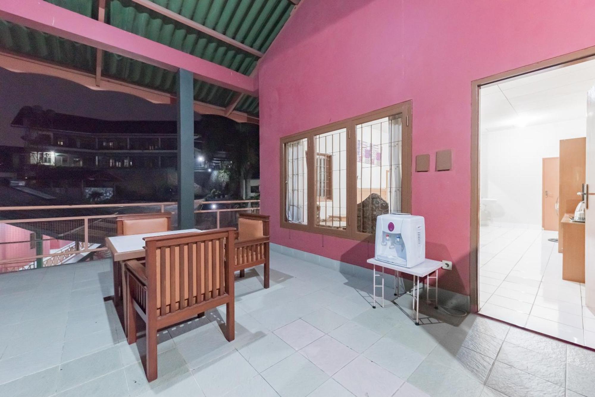 Reddoorz Plus At Hotel Griya Astoeti Bogor Eksteriør billede