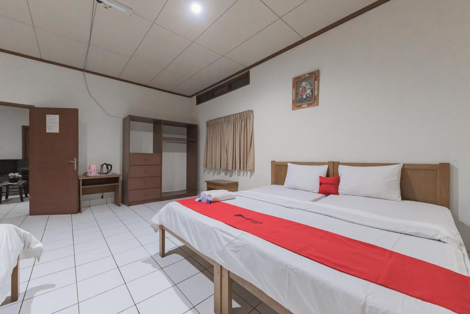 Reddoorz Plus At Hotel Griya Astoeti Bogor Eksteriør billede