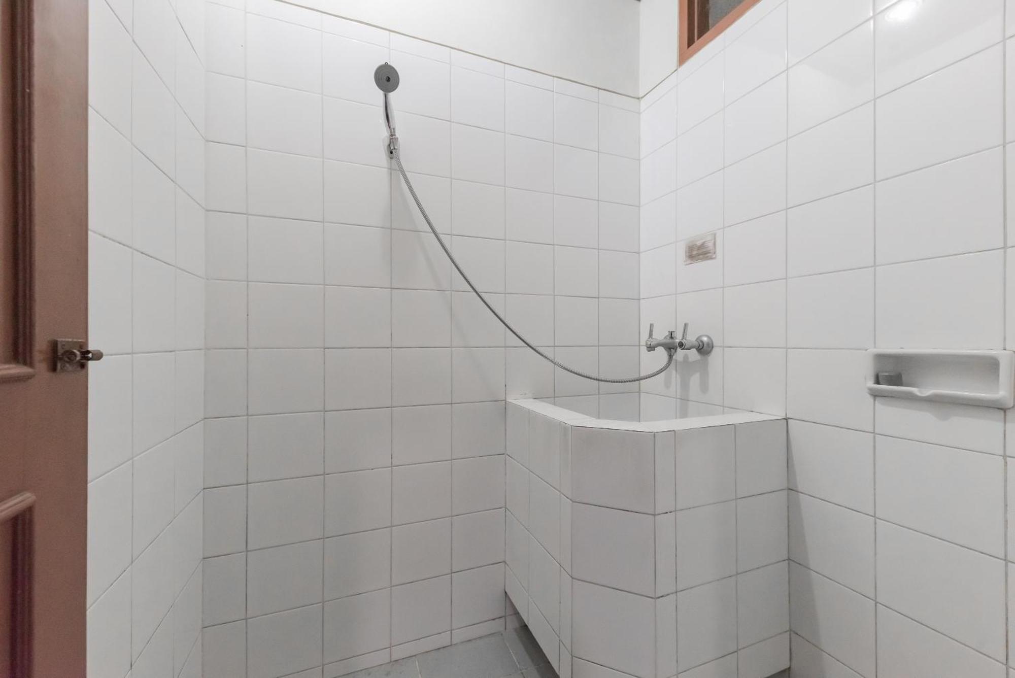 Reddoorz Plus At Hotel Griya Astoeti Bogor Eksteriør billede